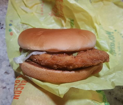 Mcchicken Aesthetic, Mcdonalds Spicy Chicken Sandwich, Spicy Mcchicken, Diy Fast Food, Mc Chicken, Chicken Patty, Crispy Chicken Sandwiches, Easy Taco Recipes, Takeaway Food