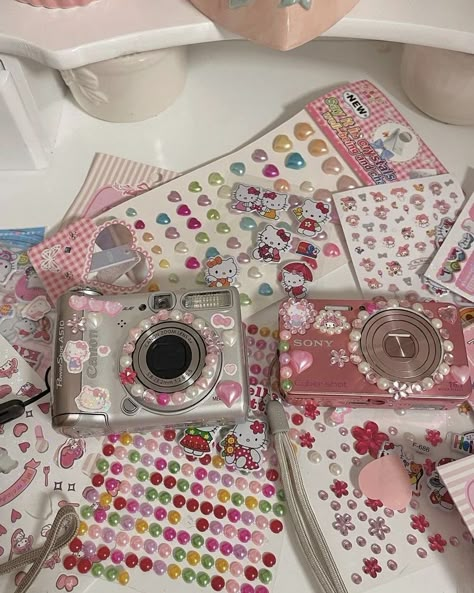 Cute Cameras, Camera Decor, Cute Camera, Retro Gadgets, Camera Digital, Hoodies Art, Cute Little Things, Vintage Cameras, Birthday Wishlist