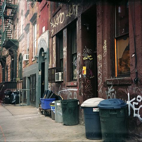 Gritty New York Aesthetic, New York Slums, Dystopian New York, Chelsea New York City, Old Neighborhood, San Myshuno, Visiting New York, Alphabet City, Background References