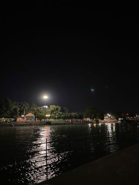 Night River Aesthetic, Agartala City, Aesthetic River, River At Night, Rainy Lake, Street Background, Park River, Beautiful River, Ocho Rios