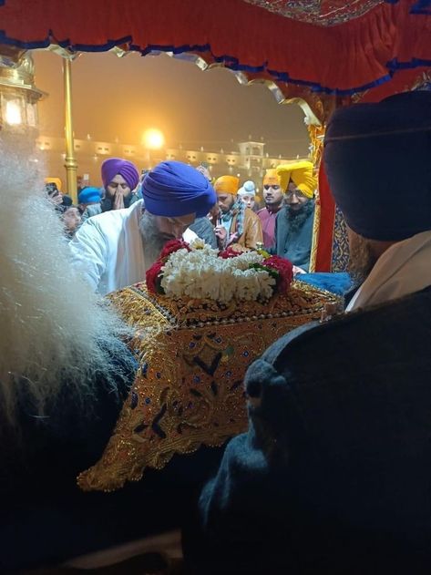 Guru Granth Sahib Ji Photography, Tarawa Kiribati, Sikh Wallpapers, Gf Bf Pics, Hip Hop 90, Waheguru Quotes, Faith In God Quotes, Guru Nanak Photo, Flawless Skin Care