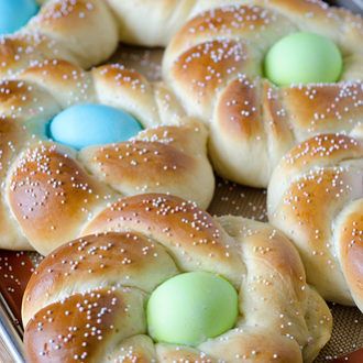 Italian Easter Bread Italian Easter Bread, Easter Bread Recipe, Italian Easter, Soup Appetizers, Braided Bread, Easter Bread, Slow Cooker Desserts, Spring Things, Easter Baking