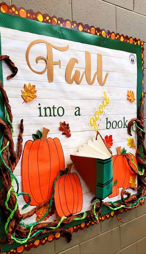 October Reading Bulletin Boards, Fall Into Books Bulletin Board, Pumpkin Library Display, Preschool Library Bulletin Board Ideas, Fall Decorations For Library, Fall Bulletin Board Ideas For Library, Fall Book Bulletin Board, Fall Into Reading Bulletin Board, Fall Library Display Ideas