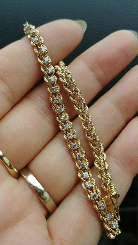 Gold Leaf Jewelry, Xoxo Jewelry, Dope Jewelry Accessories, Gold Bracelet Simple, Gold Diamond Bracelet, Gold Pendant Jewelry, Jewelry Accessories Ideas, Bangles Jewelry Designs, Bracelets Gold Diamond