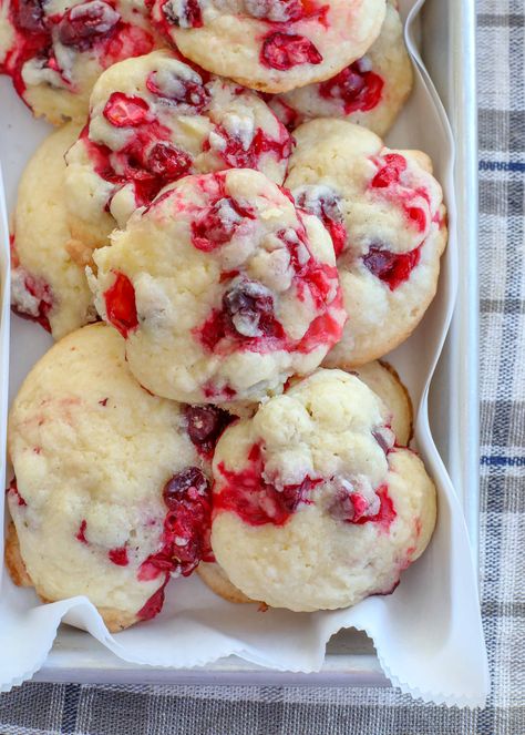 Cranberry Cookies Cranberry Christmas Cookies, Strawberry Yogurt Muffins, Cranberry Recipes Dessert, Cranberry Christmas Cake, Cranberry Cookies Recipes, Cranberry Dessert, Cranberry Christmas, Yogurt Muffins, Homemade Pie Crust Recipe