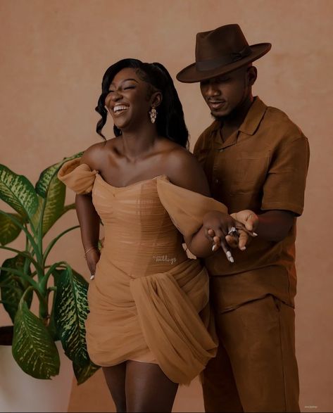 Fall Couples Photoshoot Black, Brown Outfit Couple Photoshoot, Outfit Ideas For Pre Wedding Shoot, Brown Engagement Photos, Brown Couple Photoshoot, Brown Couple Outfit, Proposal Dress Outfit, Black Couples Photoshoot Outfit, Black Couples Engagement Pictures