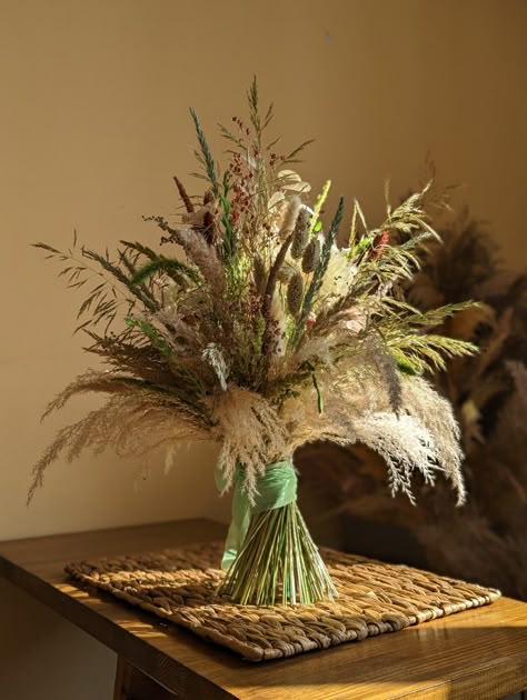 Dried Flower Centerpiece Table Settings, Wheat Flower Arrangement, Dried Wedding Bouquet Ideas, Flower Arrangements Fall, Dry Flowers Bouquet, Diy Dried Flower Arrangement, Sympathy Bouquets, Flower Arrangements Home, Rustic Flower Arrangements