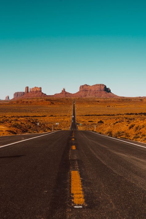 Roadtrip With Friends, Juice Photoshoot, Art Business Aesthetic, Utah Aesthetic, Southwestern Gothic, The Wave Arizona, Wednesday Mood, Zion National Park Photography, Roadtrip Aesthetic