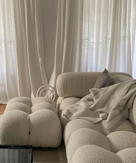 White Sherpa Couch Living Room, Large Fluffy Couch, White Sherpa Couch, White Sofa Aesthetic, Fluffy White Couch, Fluffy Couches Furniture, Cozy Sofa Aesthetic, Big White Couch, Cozy White Couch