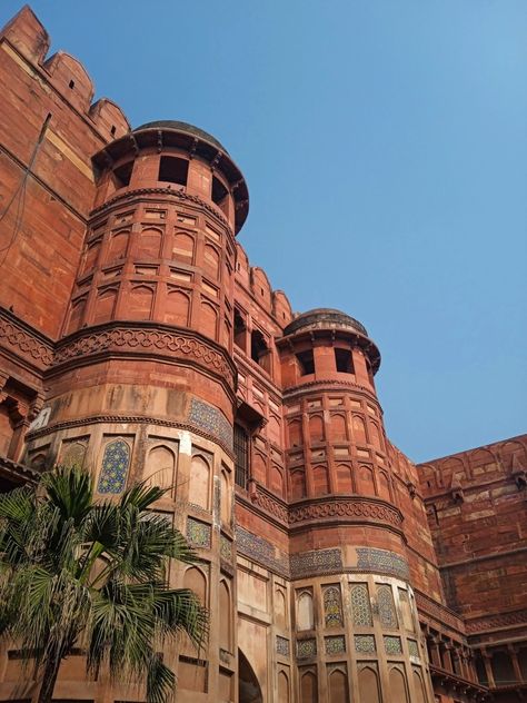 Agra City Aesthetic, Agra Aesthetic Photos, Agra Fort Aesthetic, Agra Aesthetics, Agra Fort Photography, Agra Aesthetic, Delhi Photoshoot, Travel Template, Solo Trips