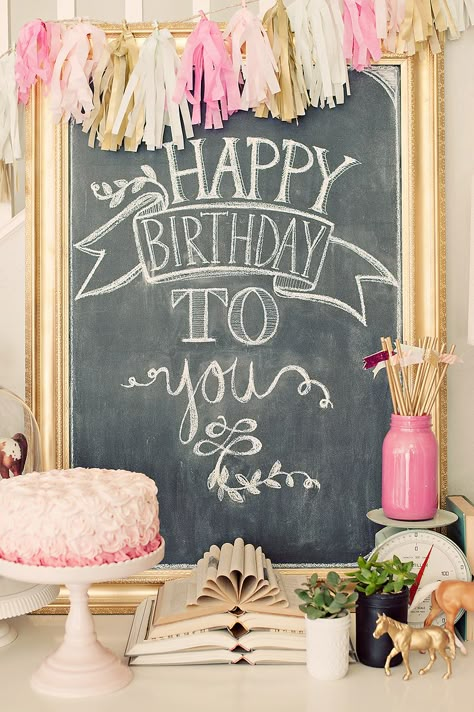 Mensaje en pizarra para fiesta de cumpleaños de adulto Couscous Royal, Pink Birthday Party, Birthday Party Tables, Chalk It Up, Chalkboard Ideas, Mission Impossible, Pink Birthday, Chalkboard Art, Chalk Art