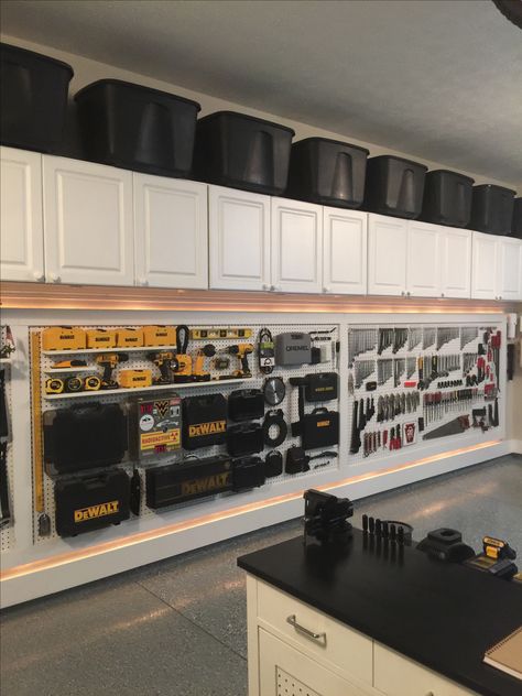 Garage Store Ideas, Modern Garage Storage, Garage Cabinet Organization Ideas, Garage Storage Plans, Garage Workshop Layout, Garage Workshop Plans, Garage Design Interior, Garage Storage Inspiration, Garage Organizing