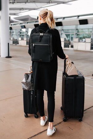 Airport Hair, Planet Photo, Travel Fashion Airport, Black Luggage, Fashion Travel Outfit, Best Travel Backpack, Backpack Outfit, Airport Outfits, Travel Clothes Women