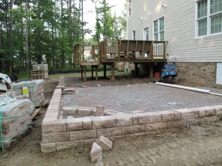 Raised Paver Patio, Exterior Home Improvement Ideas, Brick Retaining Wall, Patio House Ideas, Deck Landscaping, Patio House, Building A Patio, Raised Patio, Sloped Yard