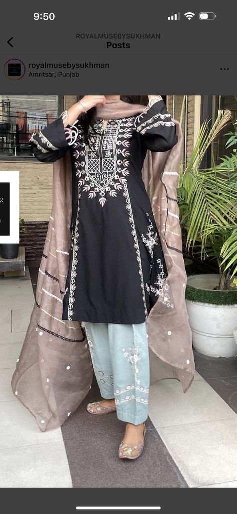 Wedding Suit Women Pakistani, Pakistani Suit Style, Suit Design Pakistani Style, Pakistani Simple Suit Design, Suit Designs Latest Party Wear, Punjabi Suit With Jacket, Boutique Suit Designs, Punjabi Outfits Wedding, Cutwork Embroidery Suits Designs