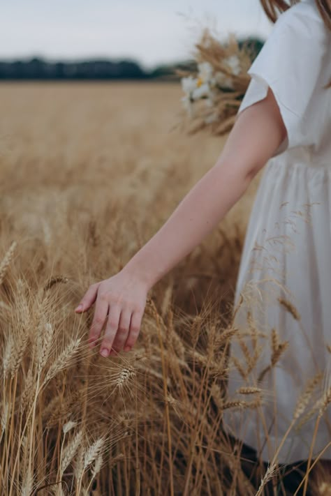 Wheat Field Photos, Wheat Photos, Field Photoshoot, Image Nature, Wheat Field, Wheat Fields, Fields Photography, Shooting Photo, Photoshoot Inspiration