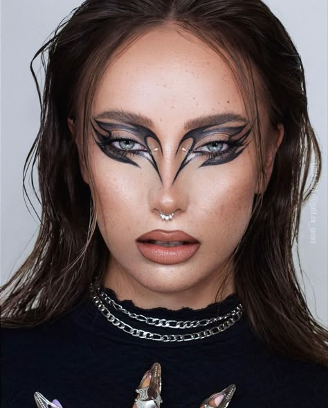 Upside Down Eyeshadow, Space Makeup Futuristic Make Up, Color Analysis Tools Msfrizzleart, Negative Eyeliner, Crazy Graphic Liner, Futuristic Eyeliner, Techno Makeup Rave, No Eyebrow Makeup, Asymmetrical Makeup