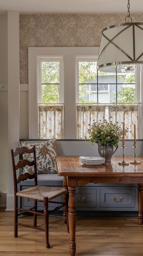 Bench Nook, Nancy Myers Homes, Dutch Colonial Revival, Nancy Meyers Aesthetic, Seattle Interior Design, Nancy Myers, Casa Country, Nancy Meyers, Dutch Colonial