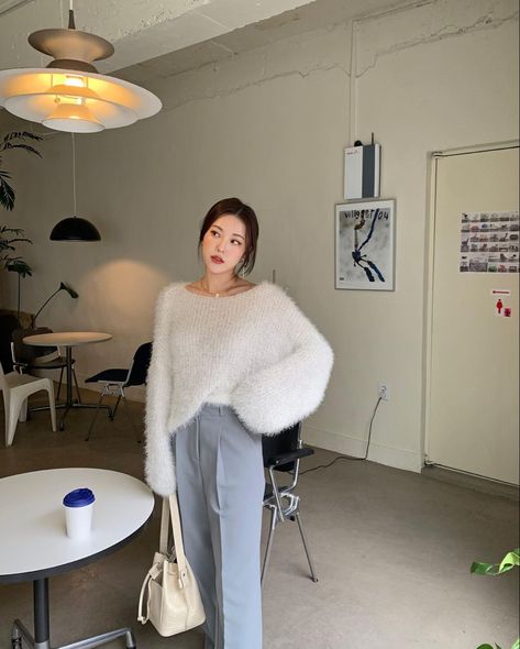 Korean Instagram, Ootd Sweater, Winter Aesthetics, Korean Fits, Rich Clothes, Casual Outfits For Teens, Korean Fashion Trends, Fuzzy Sweater