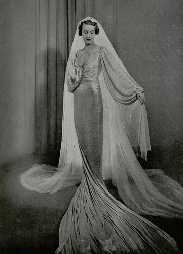 Wedding dress. Jeanne Lanvin. L'officiel de la Mode March 1935 Lanvin Wedding Dress, Vintage Wedding Dress 1920s, Look Gatsby, 1930s Wedding Dress, 1920s Wedding Dress, Bride Dress Vintage, 1930s Wedding, Vintage Wedding Gowns, 1930's Fashion