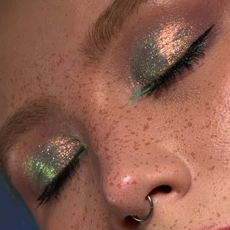 🌑 @ensleyreign_cosmetics - cold moon • • • #creativemakeup #brightmakeup #sparklymakeup #colorfulmakeup #ensleyreigncosmetics #coldmoonpalette #graphicmakeup #holographicmakeup Sparkly Lipgloss, Surrealist Party, Rave Mermaid, Colorful Mascara, Moon Makeup, Glittery Eyeshadow, Cold Moon, Makeup Lessons, Game Face