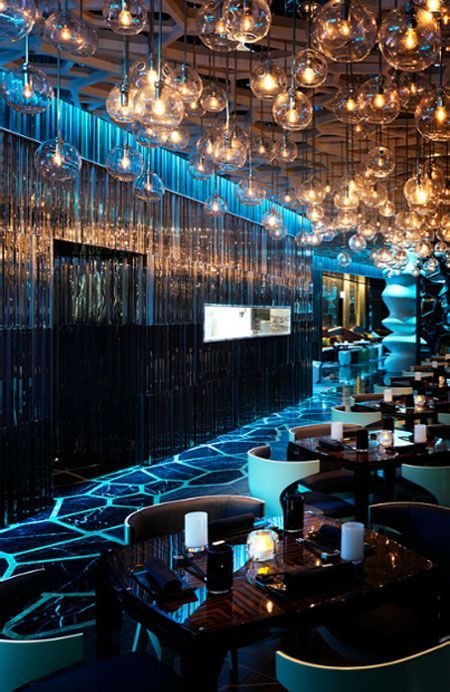 Ozone Bar Hong Kong, Modern Luxury Restaurant Design, Luxury Night Club Interior Design, Luxury Night Club, Futuristic Restaurant, Futuristic Bar, Blue Restaurant, Club Interior, Living Architecture