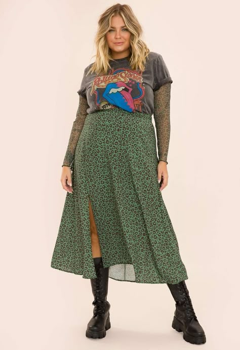 Long Skirt Fashion Plus Size, Plus Size Hobbitcore, 3x Fashion Plus Size, Plus Size Silk Skirt, How To Style Long Skirts Plus Size, 70s Style Plus Size, 70s Fashion Curvy, Style Inspo Plus Size, 70s Outfit Plus Size