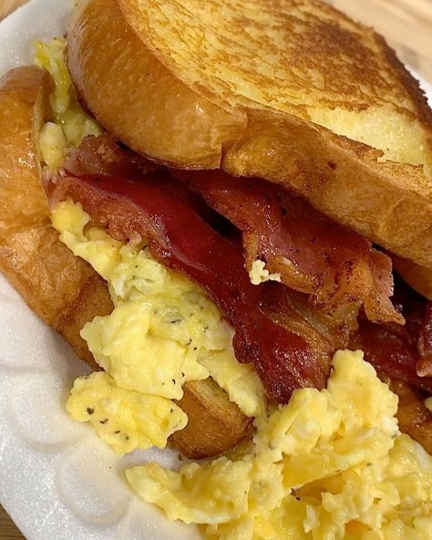 School Breakfast Aesthetic, Breakfast Ideas Black People, Sandwiches For Breakfast, School Breakfast Ideas, Perfect Scrambled Eggs, Sandwich Breakfast, School Breakfast, Soul Food Dinner, Big Breakfast