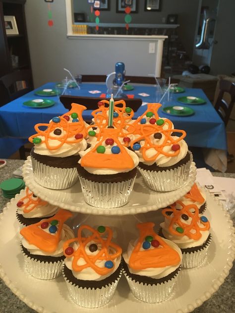 Science Experiment Party – kerricreates Experiment Birthday Party, Science Party Ideas, Science Cake, Science Birthday Party Ideas, Scientist Birthday Party, Science Experiments Kids Elementary, Seventh Birthday, Mad Science Party, Scientist Birthday