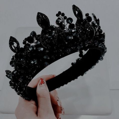 Black Tiara, Crown Aesthetic, Queen Aesthetic, Royalty Aesthetic, Beautiful Tiaras, Gaun Fashion, Royal Aesthetic, Dark Wedding, Black Crown