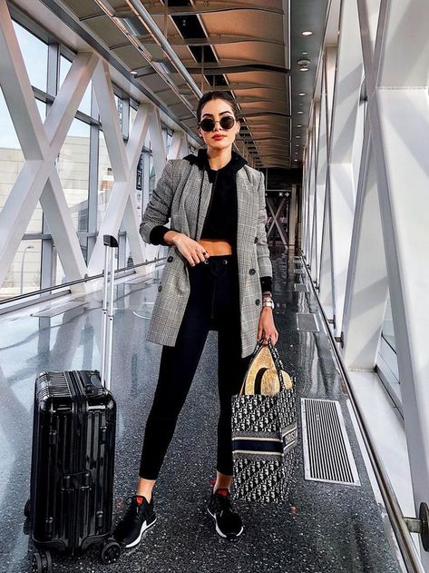 I Travel Around 20 Times a Year: These Are the Best and Worst Things to Packvia @WhoWhatWear Fashion Travel Outfit, Skandinavian Fashion, Airport Outfits, Airport Look, Chique Outfits, Airport Travel, Airplane Travel, Travel Outfits, Airport Fashion