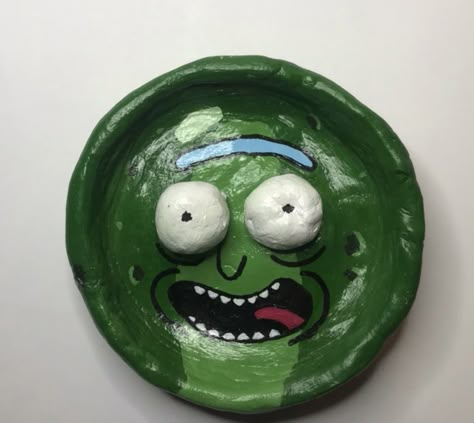 Pickle Rick Ashtray, Pop Art Ceramics Ideas, Rick And Morty Ashtray, Clay Ashtray Ideas Trippy, Ash Tray Clay Ideas, Ceramic Ashtray Handmade, Clay Ash Tray Diy, Easy Clay Sculptures, Clay Plates