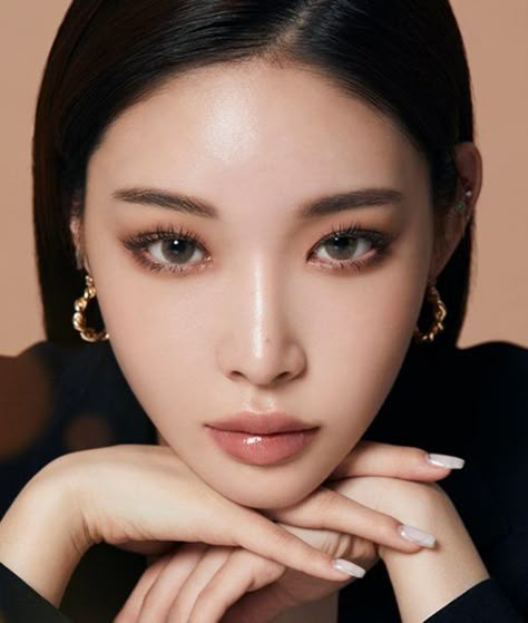 Asian Makeup Looks, Korean Makeup Look, Bday Photoshoot, Soft Makeup Looks, Korean Eye Makeup, Kim Chungha, Chung Ha, Soft Glam Makeup, Brown Makeup