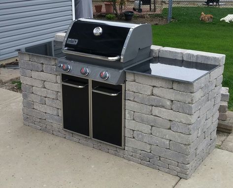 Built In Bbq Grill, Backyard Grilling Area, Grill Diy, Outdoor Grill Area, Outdoor Grill Station, Diy Grill, Grill Ideas, Outdoor Kitchen Countertops, Grill Island