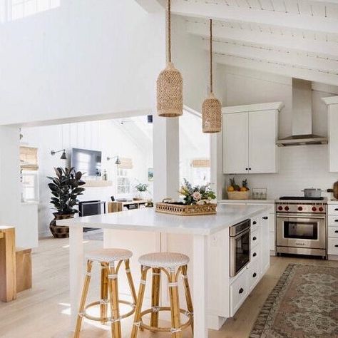 Camille Styles on Instagram: “So fresh and so clean for a brand new year! ✨ Anyone else on a major organizing streak this weekend? I’ve been organizing the pantry, and…” California Cottage, Boho Beach House, Stylish Bedroom Design, Kombi Home, Surf House, Surf Shack, Beach Cottage Decor, Boho Kitchen, Chic Kitchen