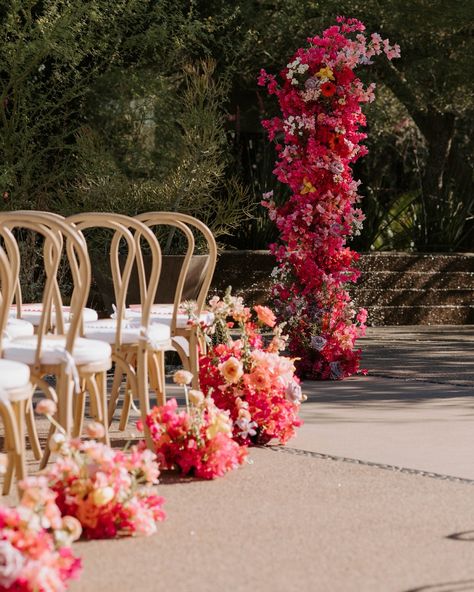 Floral details from Amanda and Jake’s colorful citrus and bougainvillea wedding🩷✨ I’ve always dreamed of designing ceremony flowers with lush bougainvillea in place of greenery. Adorning their aisle with blooming meadows that would also transition to their reception table centerpieces was boug-i-ful Bringing their vibrant wedding vision to life with @kmarieweddings was a blast! Bougainvillea Wedding, Reception Table Centerpieces, Vibrant Wedding, Desert Botanical Garden, Colorful Florals, Aisle Flowers, Orchid Wedding, Florist Wedding, Reception Tables