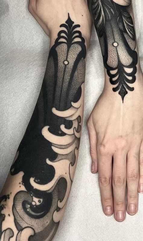 Black Out Flower Sleeve Tattoo, Feminine Blackwork Tattoo, Black Out Back Tattoo, Blackwork Shoulder Tattoo, Japanese Black Tattoo, Black Neotraditional Tattoo, Neo Traditional Tattoo Design Black, Black Out Tattoo Designs, Black Out Sleeve Tattoo