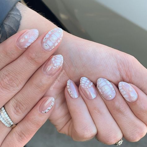 white croc print 🤍🤍 #nails #nailsofinstagram #nails💅 #nailideas #nailinspiration #glitternails #nailsnailsnails #nailinspo #boujeenails #nailart #nailsoftheday #nailstyle #nailsart #nailjunkie #nailsmagazine #trendynails #trendynailart #naildesigns #almondnailshape #almondnailsdesigns #pearlnails #whitepearlnails #pearlwhitenails #classynails #pinknails #chromenails #haileybiebernails #crocprintnails #crocnails #crocnailart White Croc Print Nails, Croc Print Nails, Croc Nails, Print Nails, Almond Nails Designs, Pearl Nails, Trendy Nail Art, Croc Print, Classy Nails