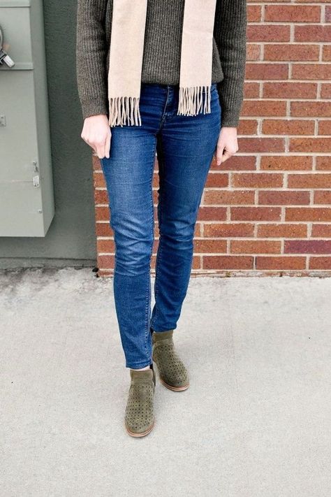 How to style olive green ankle boots in a casual winter outfit | find more outfit inspiration for everyday women on cottoncashmerecathair.com! Olive Green Ankle Boots Outfit, Green Ankle Boots Outfit, Green Boots Outfit, Olive Green Ankle Boots, Ankle Boot Outfits, Things To Do In Idaho, Ankle Boots Outfit, Outfit Ideas For Work, Green Ankle Boots