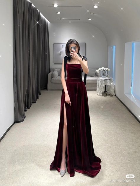 Vestidos Color Vino, Mode Indie, Aesthetic Wardrobe, Burgundy Prom, Gowns Dresses Elegant, Prom Dress Inspiration, Evening Dresses For Weddings, Pretty Prom Dresses, Fairytale Dress