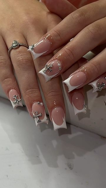 French Nails With Bling, Short Blinged Out Nails, Hard Nails, Girly Acrylic, Nails Nude, Colored Acrylic Nails, French Tip Acrylic Nails, Girly Acrylic Nails, Acrylic Nails Designs