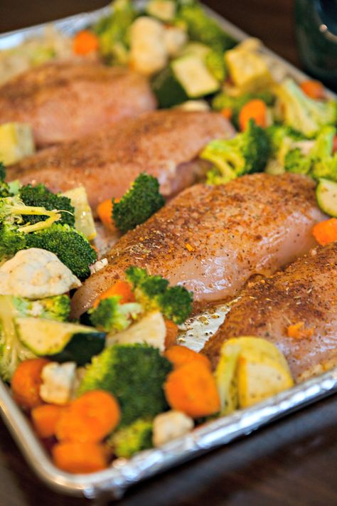 One Dish Sheet Pan Chicken and Veggie Recipe Easy One Pan Oven Dinners, Chicken And Veggies One Pan Oven, Baked Chicken And Veggies Recipes, Chicken And Vegetable Recipes Baked, Chicken And Vegetables Sheet Pan, Roasted Chicken Breast And Vegetables, Chicken And Veggie Sheet Pan, Healthy Sheet Pan Chicken, Sheet Chicken