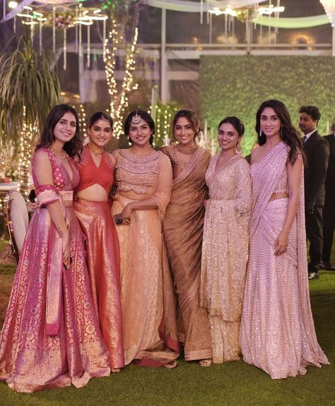 Bridesmaid Saree Indian, Reba Monica John, Bridal Maid Dress, Bridesmaid Indian, Christian Wedding Gowns, Saree For Wedding Function, Indian Bridesmaids, Bridesmaid Lehenga, Sister Poses