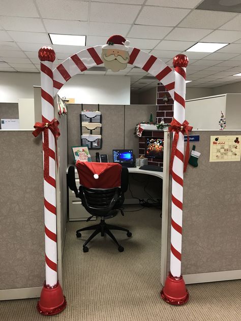 Cubical decoration Christmas Cube Decorations, Office Christmas Decorations Cubicles, Office Xmas Decorations, Holiday Office Decor, Christmas Desk Decorations, Christmas Office Decor, Christmas Cubicle Decorations, Office Christmas Decor, Christmas Cubicle