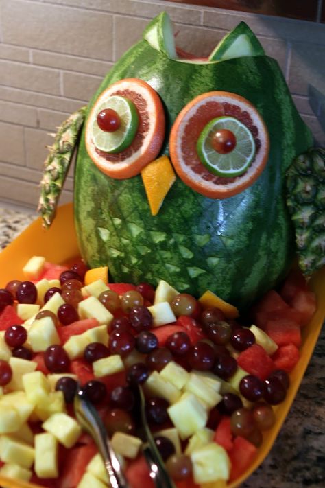 Today's Creations: Owl themed birthday party Lion Food, Fruit Tray Ideas, Owl Themed Birthday Party, Deco Fruit, Owl Birthday Parties, Fruits Decoration, Fruit Creations, Fruit Platter Designs, Watermelon Carving