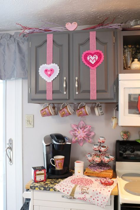 Kitchen Cupboard Valentine Decor - B4 and Afters Vday Decor, Candle Wax Warmer, San Valentine, Diy Valentine's Day Decorations, Valentine's Ideas, Diy Valentines Decorations, Valentine's Day Decorations, Valentines Decor, Diy Valentine's Day