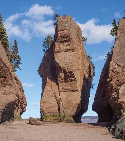 Rock Study, Hopewell Rocks, Rock Textures, Landscape Concept, Cool Rocks, Biome, Natural Rock, Matte Painting, New Brunswick