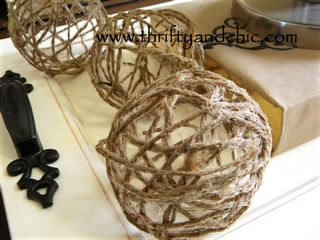 DIY Jute balls with fabric stiffener and a balloon. Cost only a 10th of the price they put on them in stores! Twine Ornaments, Shabby Chic Weihnachten, Shabby Tree Crafts, Crafting Nook, Twine Balls, Twine Diy, Twine Crafts, The Shabby Tree, Fabric Stiffener