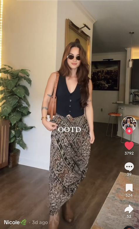 Patterned Maxi Skirt Outfit, Camila Dunne Outfit, Flowy Outfits Aesthetic, Flowy Outfits, Europe Outfits, Thrift Inspo, Thrift Fashion, 2025 Fashion, Alternative Outfits