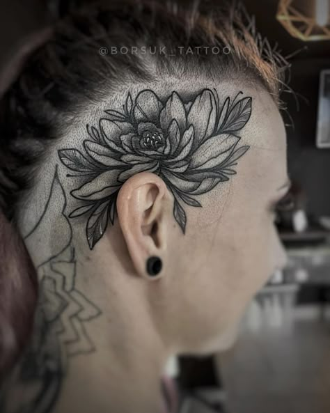 Scalp Tattoos For Women, Side Head Tattoos For Women, Lotus Head Tattoo, Undercut Tattoo Women, Female Head Tattoos, Shaved Head Tattoo, Scalp Tattoo Women, Hair Tattoo Designs Women, Floral Head Tattoo